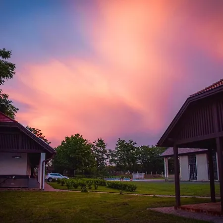 Leveleki Vendeghaz - Egeres Tanya 4*