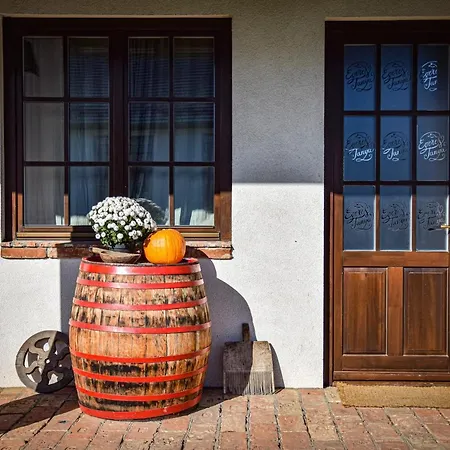 Leveleki Vendeghaz - Egeres Tanya Гостевой дом