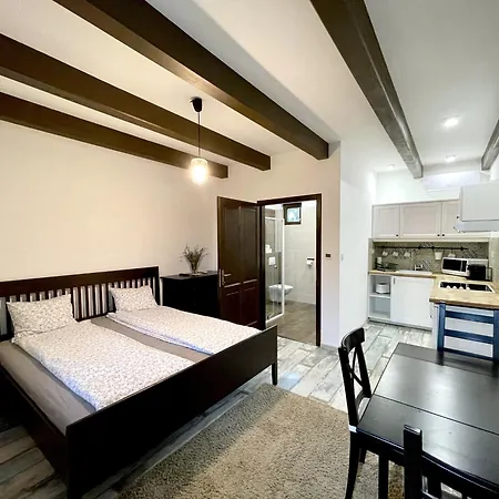 Leveleki Vendeghaz - Egeres Tanya 4* Levelek