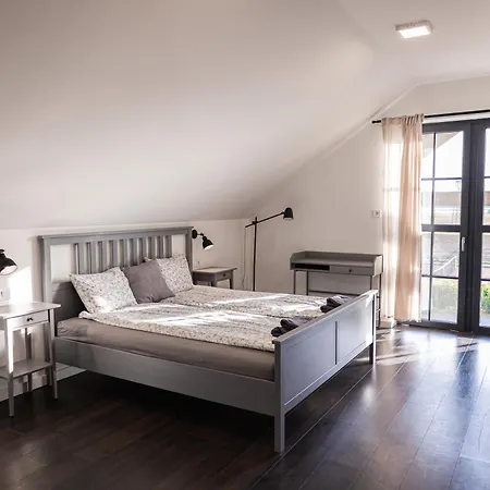 Leveleki Vendeghaz - Egeres Tanya